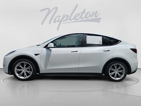 Used 2021 Tesla Model Y Long Range AWD/4WD image 2