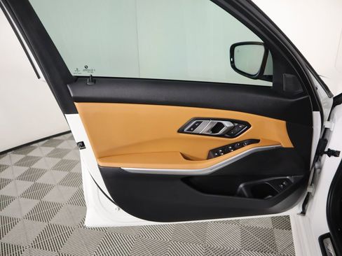 Used 2023 BMW 330i Sedan w/ M Sport Package image 25