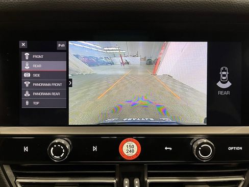 Used 2023 Porsche Macan image 8