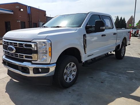 Used 2023 Ford F250 XLT image 2