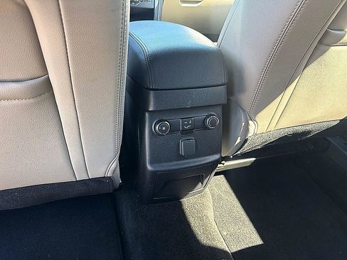 Used 2018 Ford Explorer XLT w/ Equipment Group 202A FWD image 11
