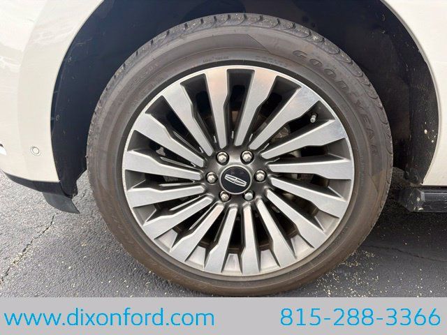 Used 2019 Lincoln Navigator Reserve AWD/4WD image 12