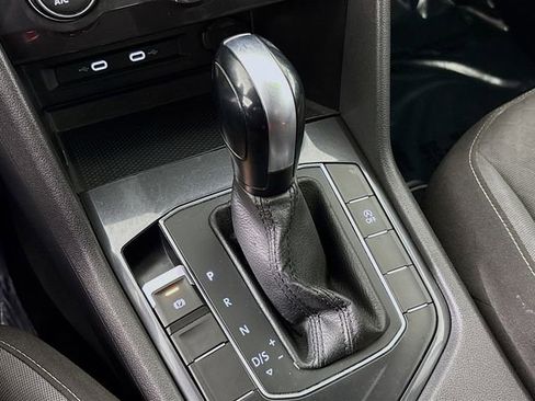 Used 2021 Volkswagen Tiguan S image 17