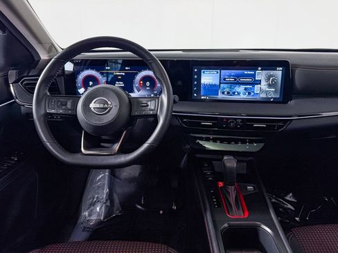 Certified 2025 Nissan Kicks SR w/ SR Premium Package AWD/4WD image 16