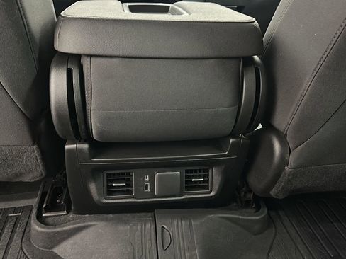 Used 2022 GMC Sierra 1500 SLE image 23