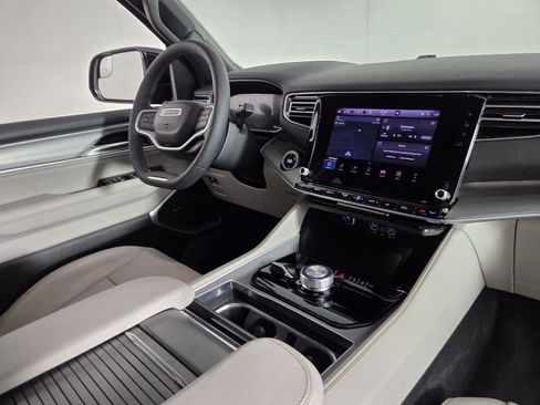 Certified 2025 Jeep Wagoneer 4WD image 31