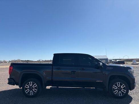 Used 2022 GMC Sierra 1500 AT4 w/ AT4 Premium Package image 9