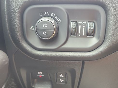 Used 2025 RAM 1500 Big Horn AWD/4WD image 33