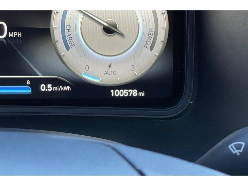 Used 2023 Hyundai Kona Limited FWD image 42