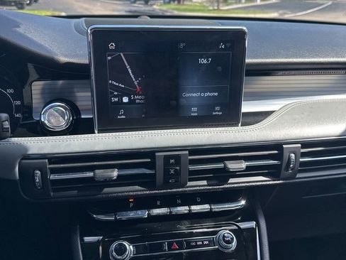 Used 2021 Lincoln Corsair AWD w/ Premium Package image 16