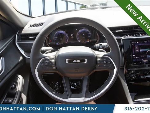 Used 2023 Jeep Grand Cherokee L Laredo AWD/4WD image 5