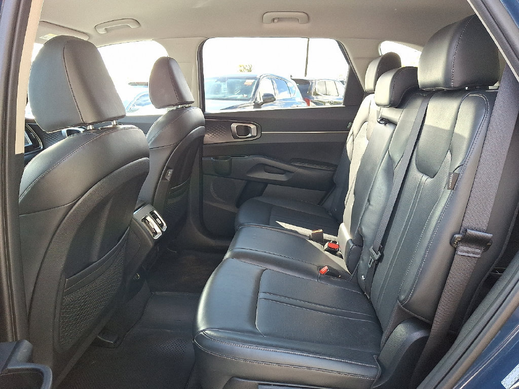 Used 2024 Kia Sorento S FWD image 11