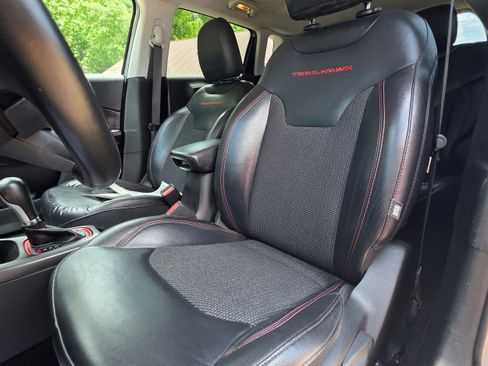 Used 2019 Jeep Compass Trailhawk AWD/4WD image 17