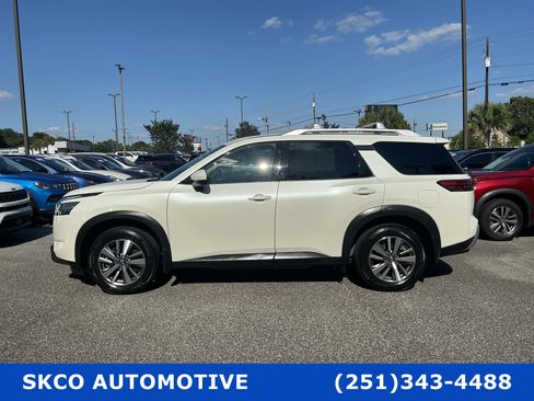 Used 2023 Nissan Pathfinder SL w/ Black Appearance Package FWD image 2