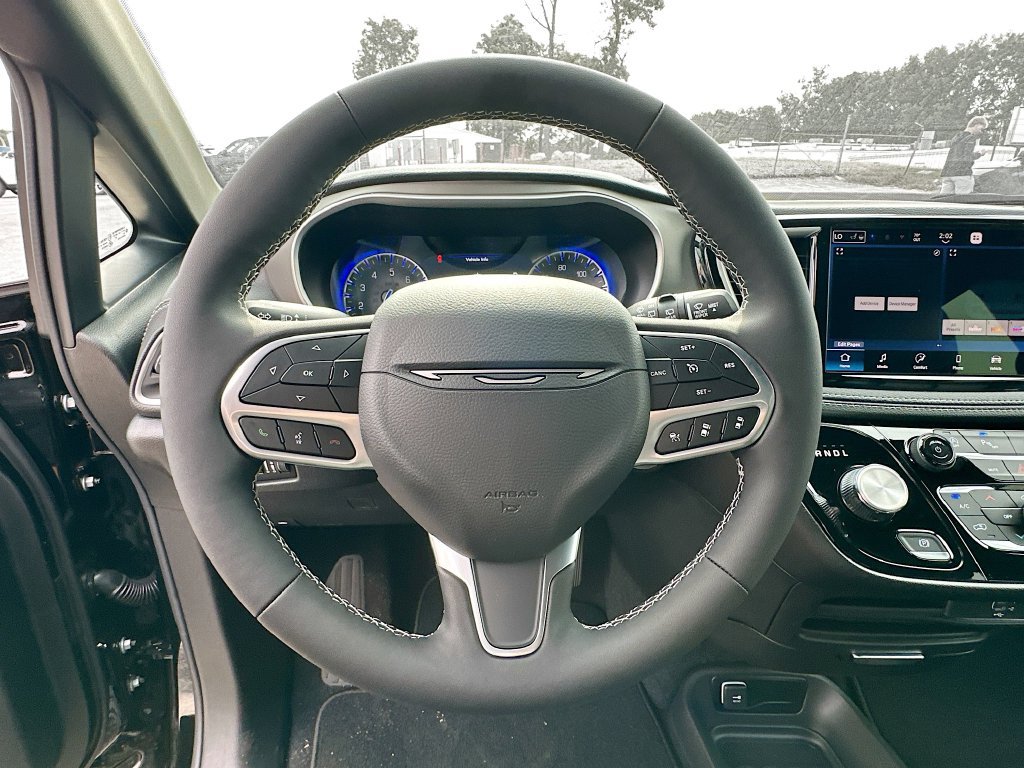 New 2027 Chrysler Pacifica Select FWD image 15