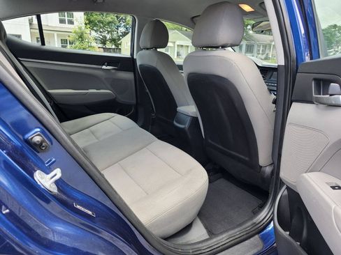 Used 2019 Hyundai Elantra SE FWD image 6