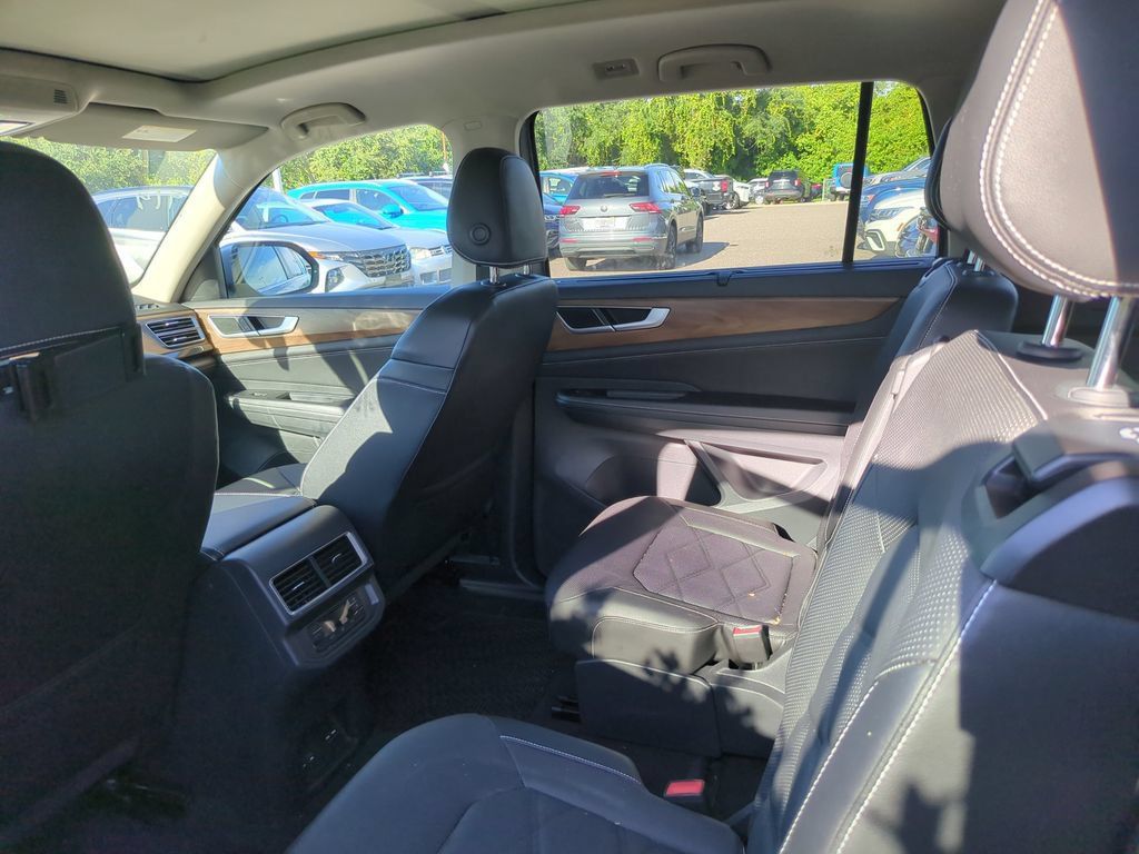 Certified 2024 Volkswagen Atlas SE w/ Panoramic Sunroof Package FWD image 9