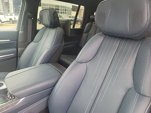 Used 2025 Cadillac Escalade IQ Luxury 2 AWD/4WD image 12