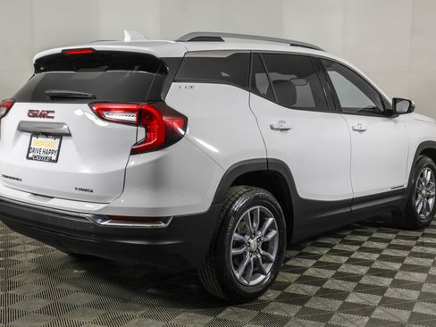Used 2023 GMC Terrain SLT image 16