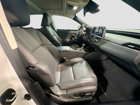 Used 2025 Lexus ES 300h w/ Premium Package image 22