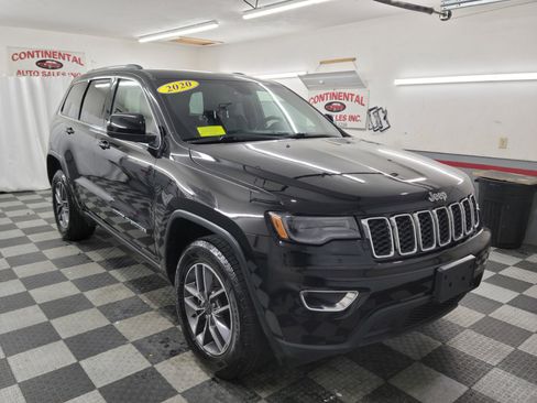 Used 2020 Jeep Grand Cherokee Laredo w/ 18" Wheel & 8.4" Radio Group image 5