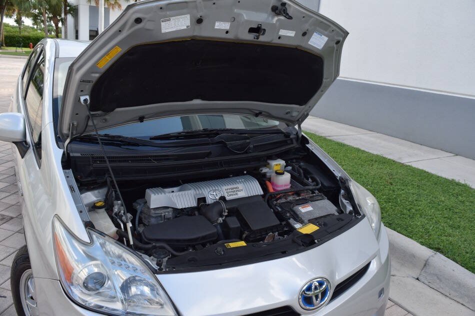 Used 2010 Toyota Prius Two w/ Preferred Accessory Pkg FWD image 88
