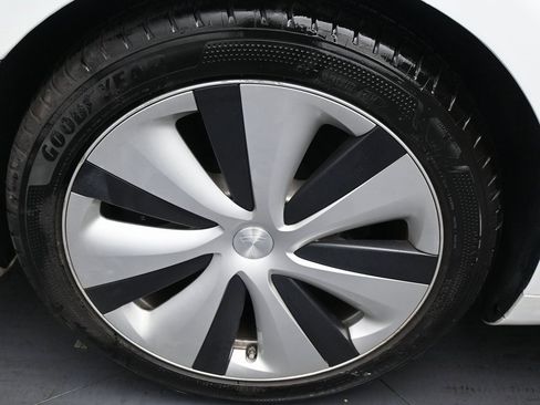 Used 2020 Tesla Model S Long Range Plus image 34