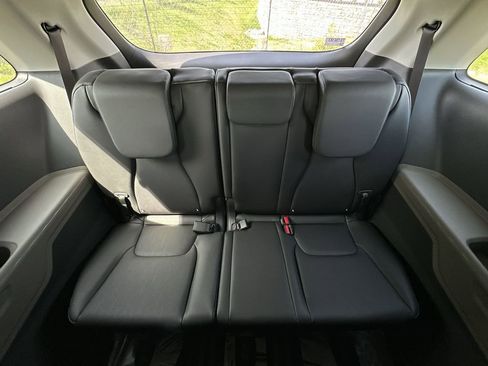 New 2026 Kia Carnival EX FWD image 23