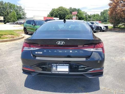 Used 2023 Hyundai Elantra SEL w/ Convenience Package FWD image 5