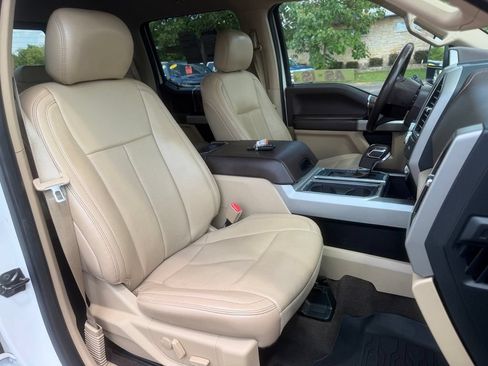 Used 2019 Ford F150 Lariat w/ Equipment Group 502A Luxury AWD/4WD image 18
