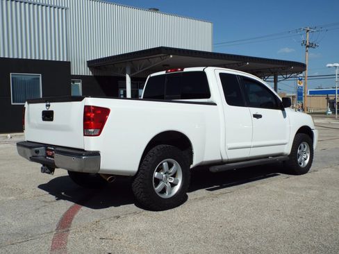 Used 2014 Nissan Titan SV w/ SV Value Truck Package AWD/4WD image 5