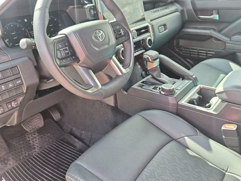 Used 2025 Toyota Tacoma Limited AWD/4WD image 10