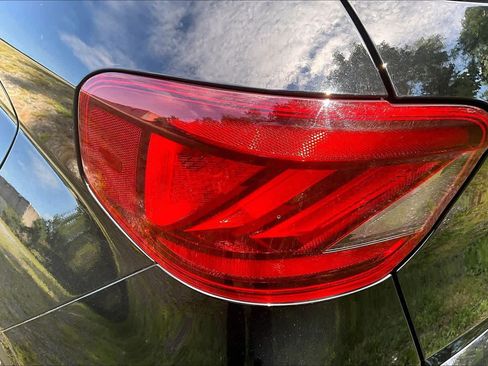 Used 2025 Hyundai Venue SEL FWD image 29