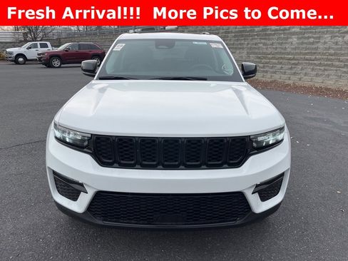 Used 2023 Jeep Grand Cherokee Limited w/ Black Appearance Package image 4