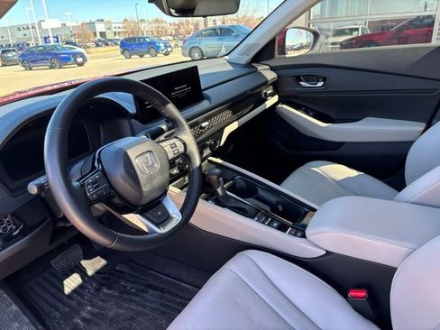 Used 2025 Honda Accord Touring image 11