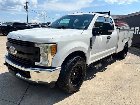 Used 2017 Ford F350 XL w/ Power Equipment Group RWD image 3