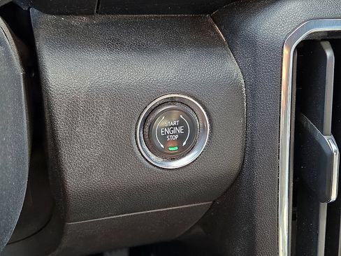 Used 2025 GMC Acadia Elevation w/ Elevation Premium Package FWD image 31