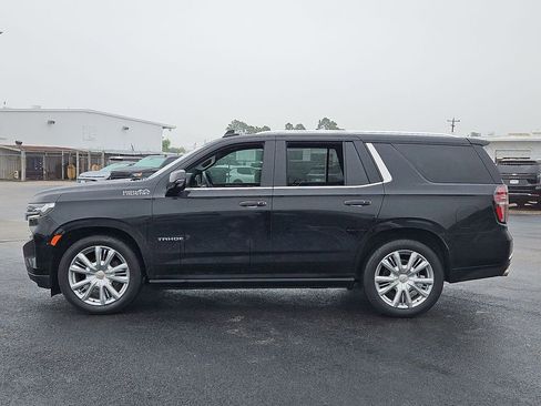 Used 2024 Chevrolet Tahoe High Country RWD image 3