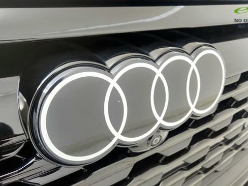 Used 2024 Audi Q8 e-tron Premium Plus w/ Premium Plus Package AWD/4WD image 32