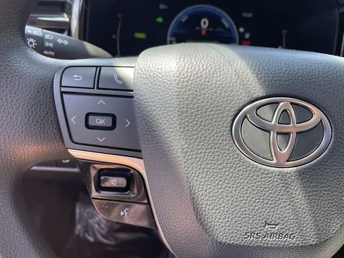 Used 2025 Toyota Camry LE FWD image 30