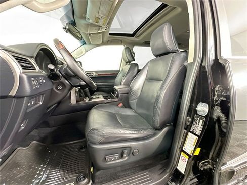Used 2017 Lexus GX 460 image 4