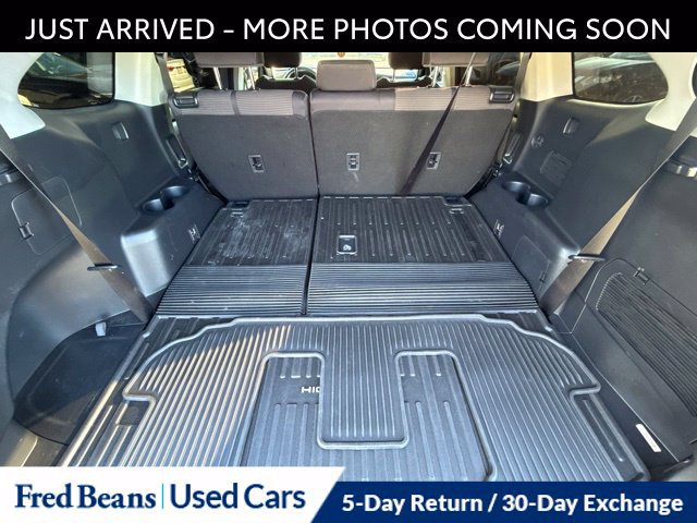 Used 2023 Toyota Highlander LE FWD image 14