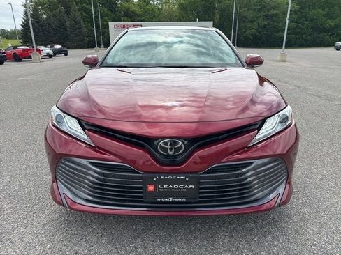 Used 2018 Toyota Camry XLE FWD image 4