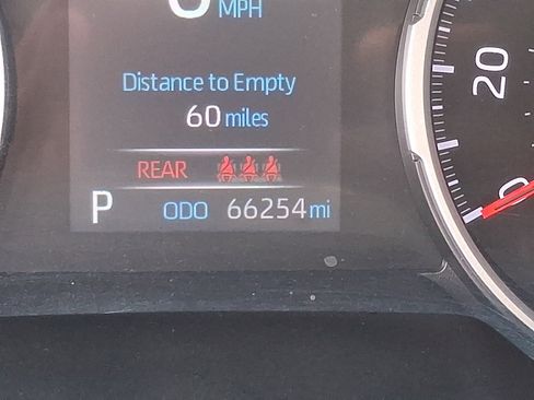 Used 2022 Toyota RAV4 XLE AWD/4WD image 19