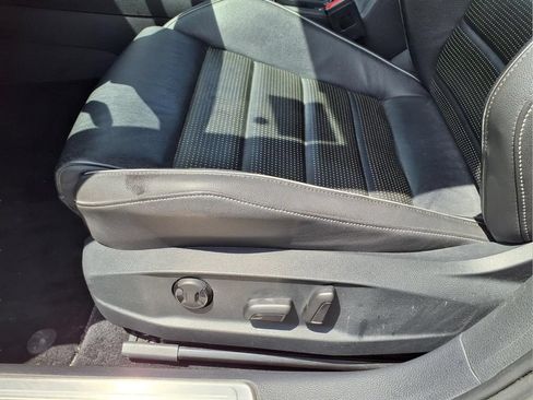 Used 2019 Volkswagen Golf R 4-Door AWD/4WD image 10