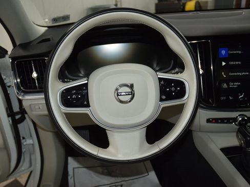 Used 2020 Volvo V60 T5 Momentum w/ Premium Package image 31