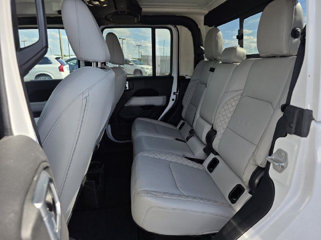 Used 2022 Jeep Gladiator Overland AWD/4WD image 17