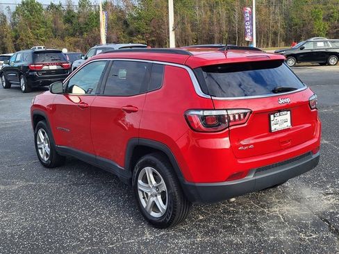 Used 2024 Jeep Compass Latitude image 5