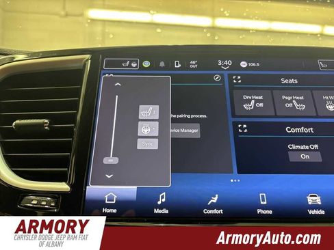 Used 2023 Chrysler Pacifica Touring-L image 18