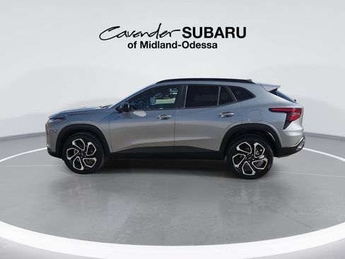 Used 2024 Chevrolet Trax RS w/ Sunroof Package FWD image 5